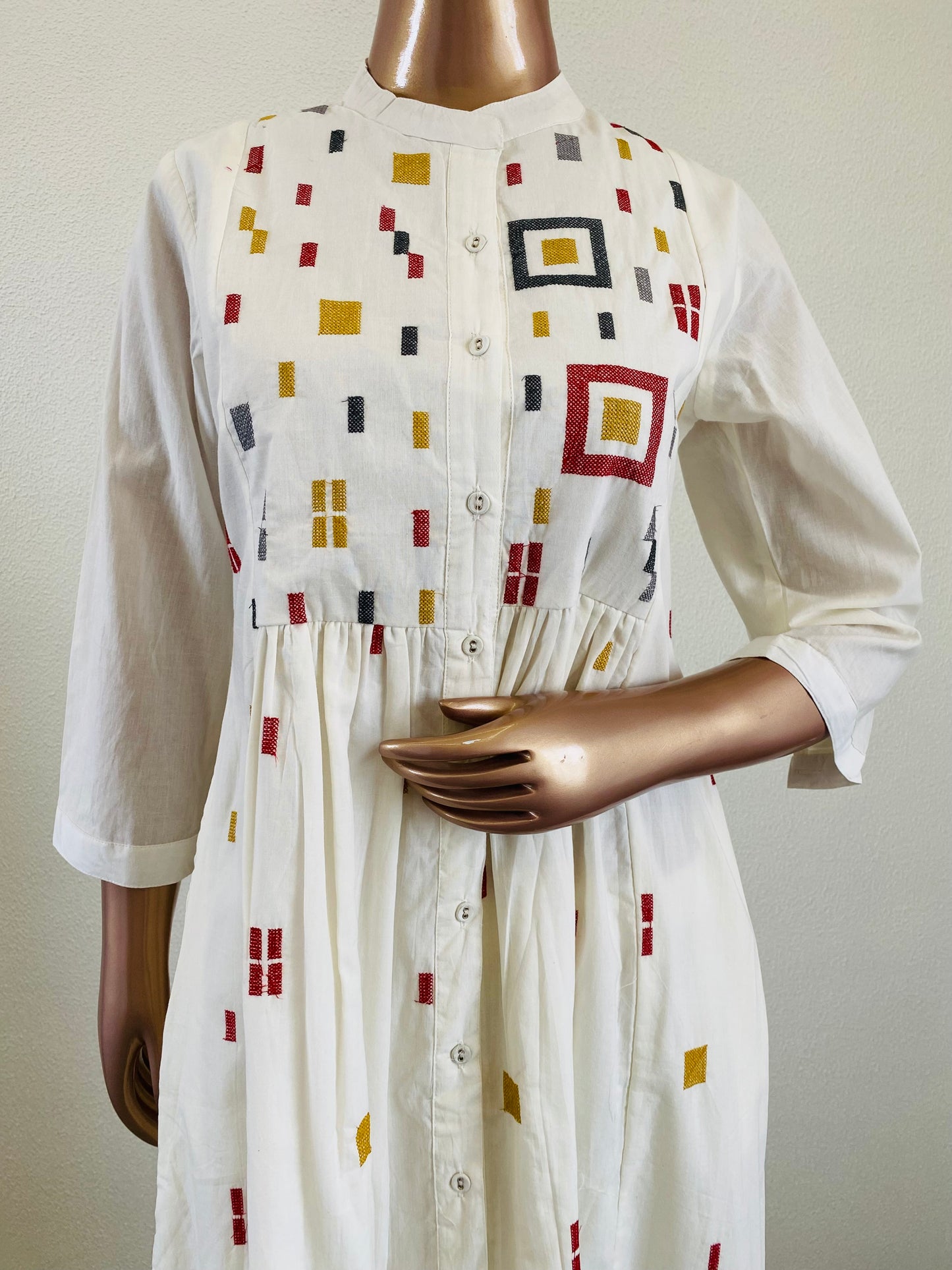 Thread Embroidered Kurta Pant Set with openable buttons