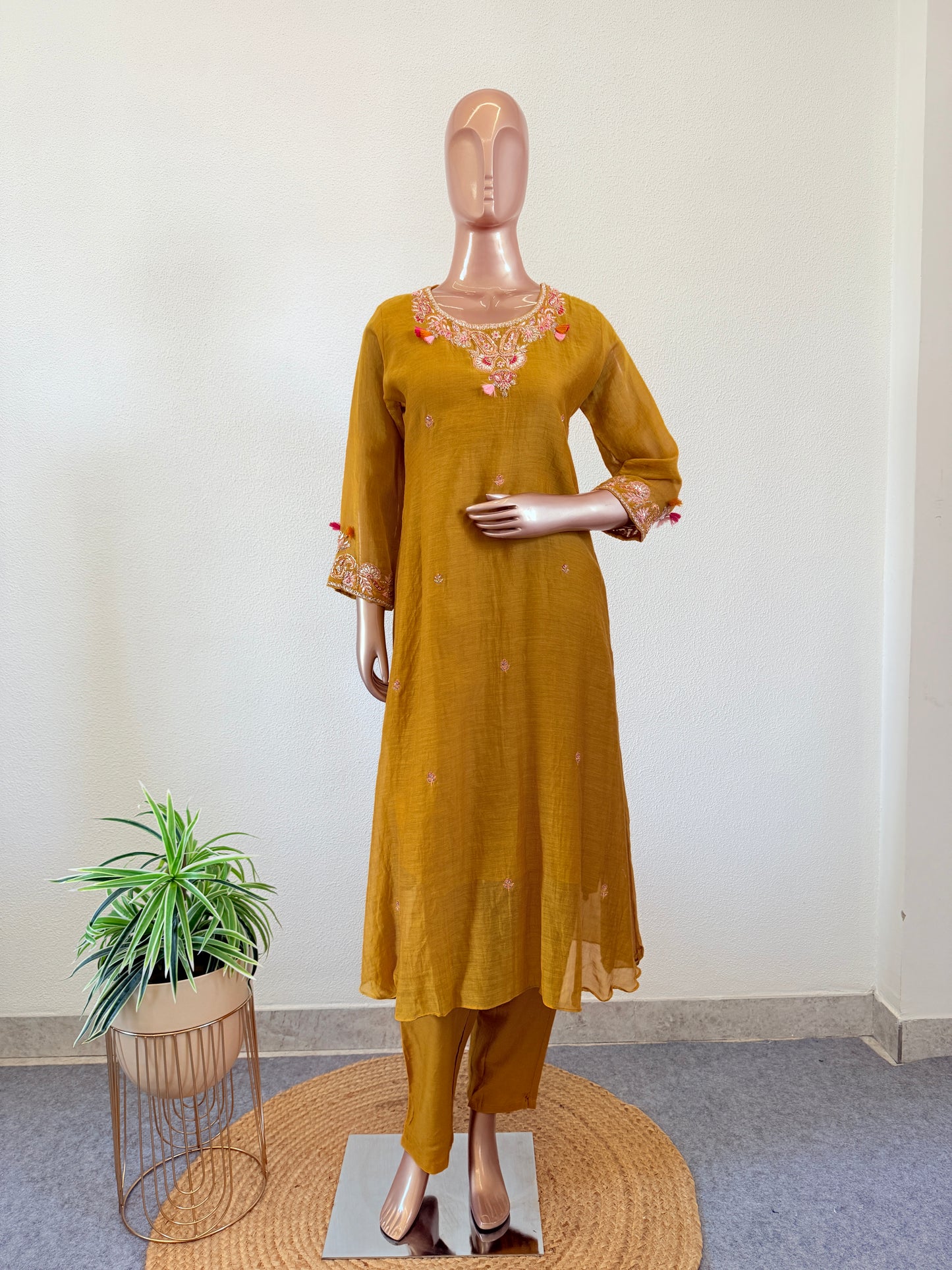 Mul chanderi Hand work Suit Set with Pure Bandhani Dupatta
