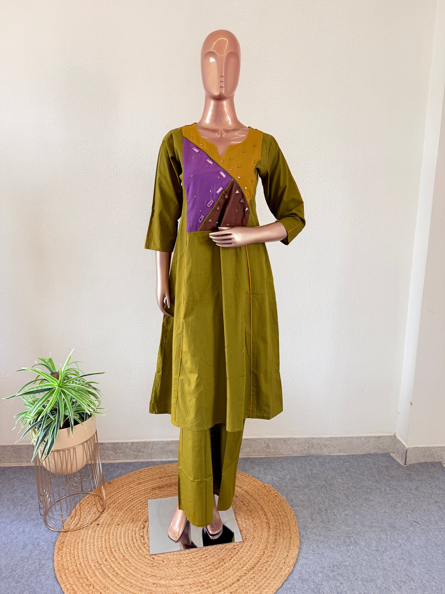 Gamthi Style Suit Set with Patch & Mirror work