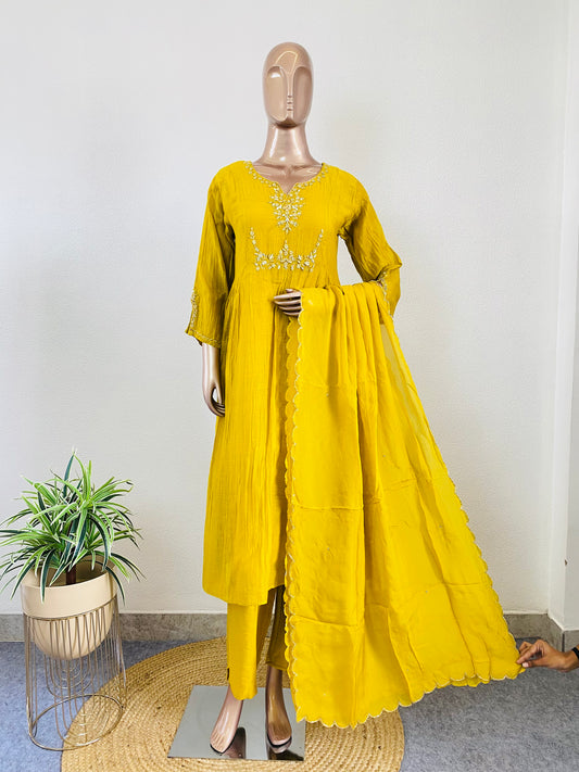 Crushed Mul Chanderi Suit Set with Delicate Zardozi Work