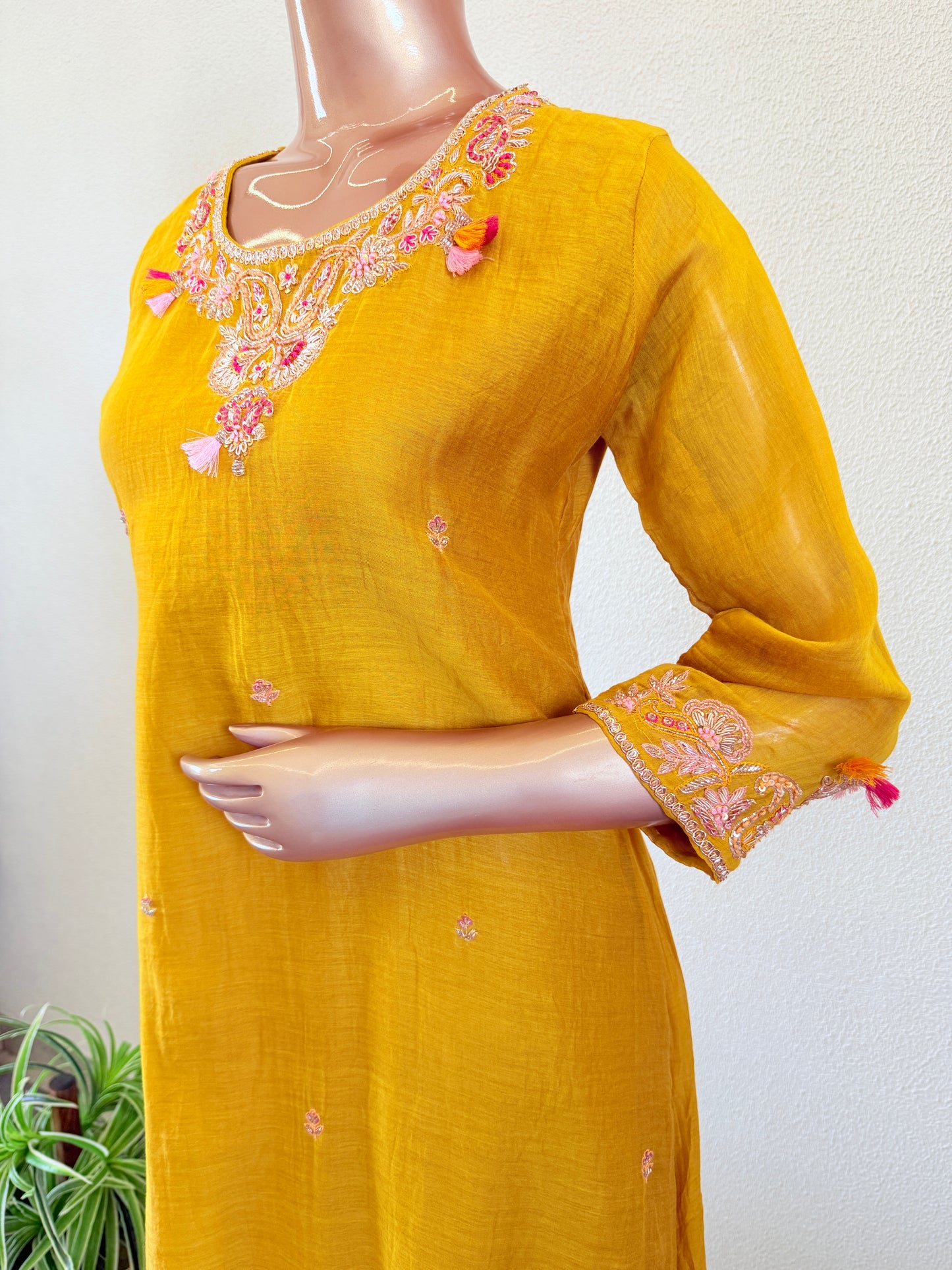 Mul chanderi Hand work Suit Set with Pure Bandhani Dupatta