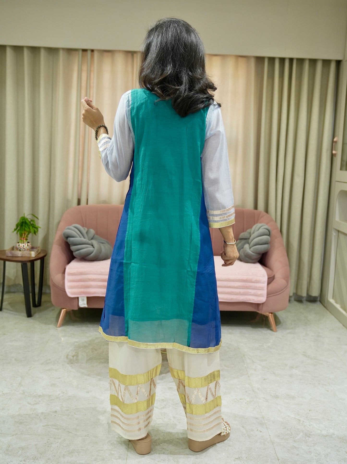 Kareena Kapoor Mul Chanderi Kurta with Farsi Salwar