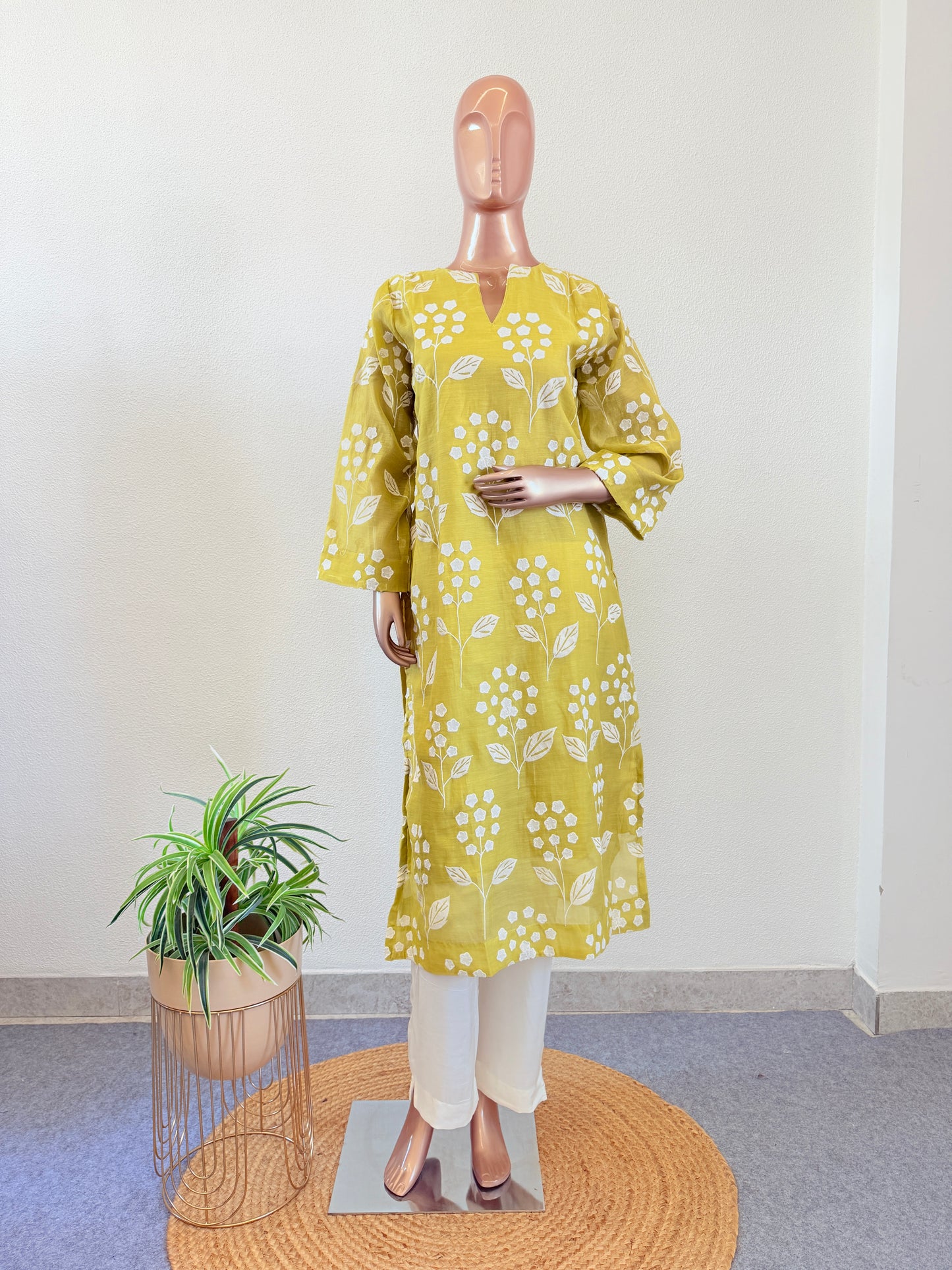 Alia Bhatta Applique Work Mul Chanderi Kurta Pant Set - Lemon