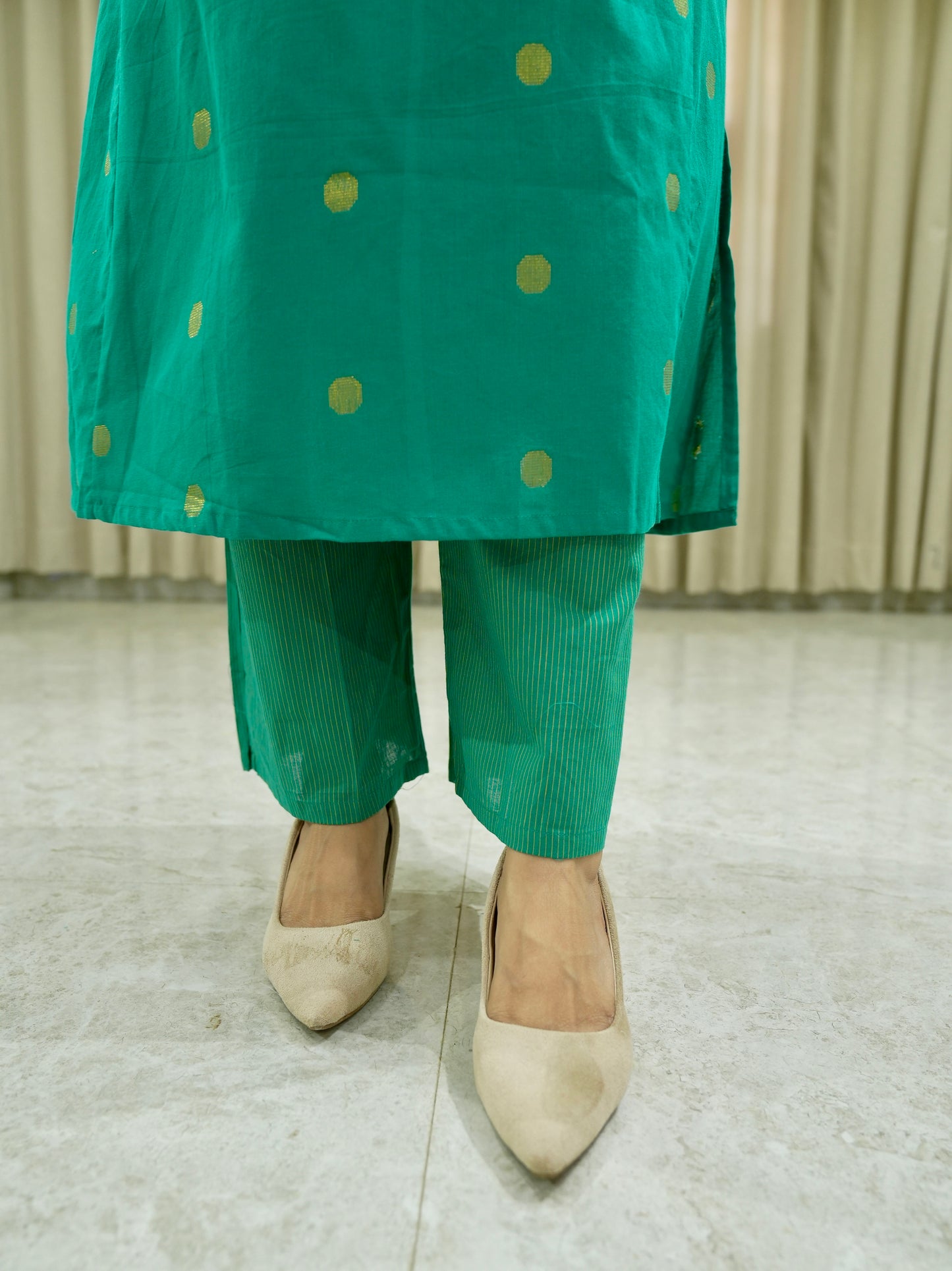 Handloom Cotton V-neck line Kurta set with Zari Weaving