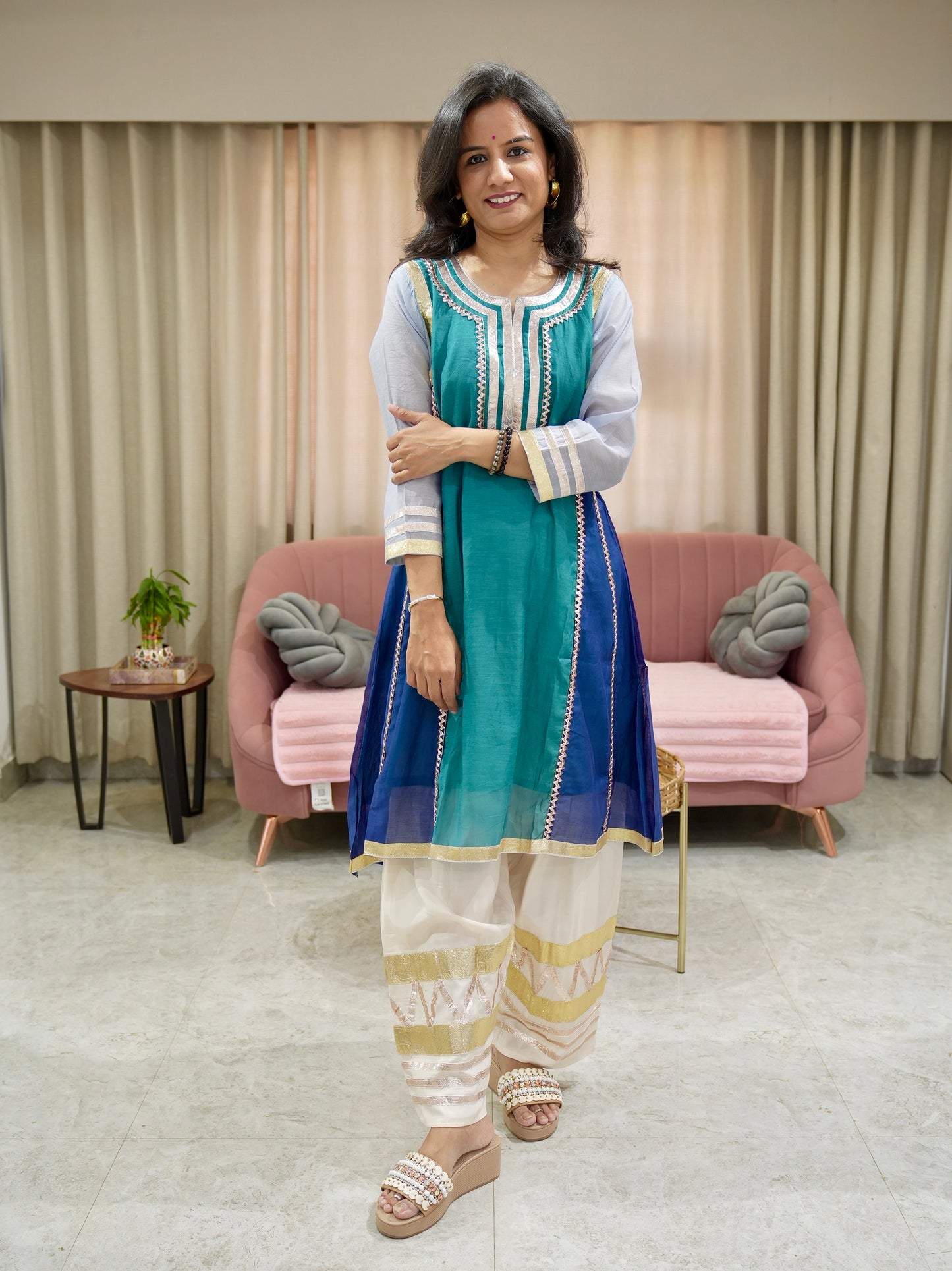 Kareena Kapoor Mul Chanderi Kurta with Farsi Salwar