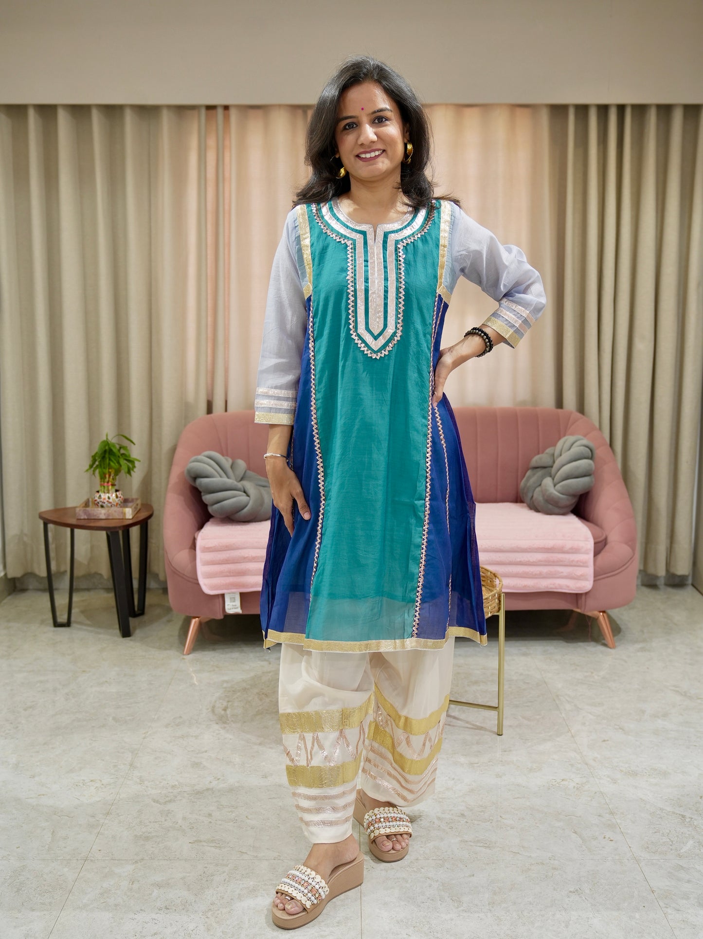 Kareena Kapoor Mul Chanderi Kurta with Farsi Salwar