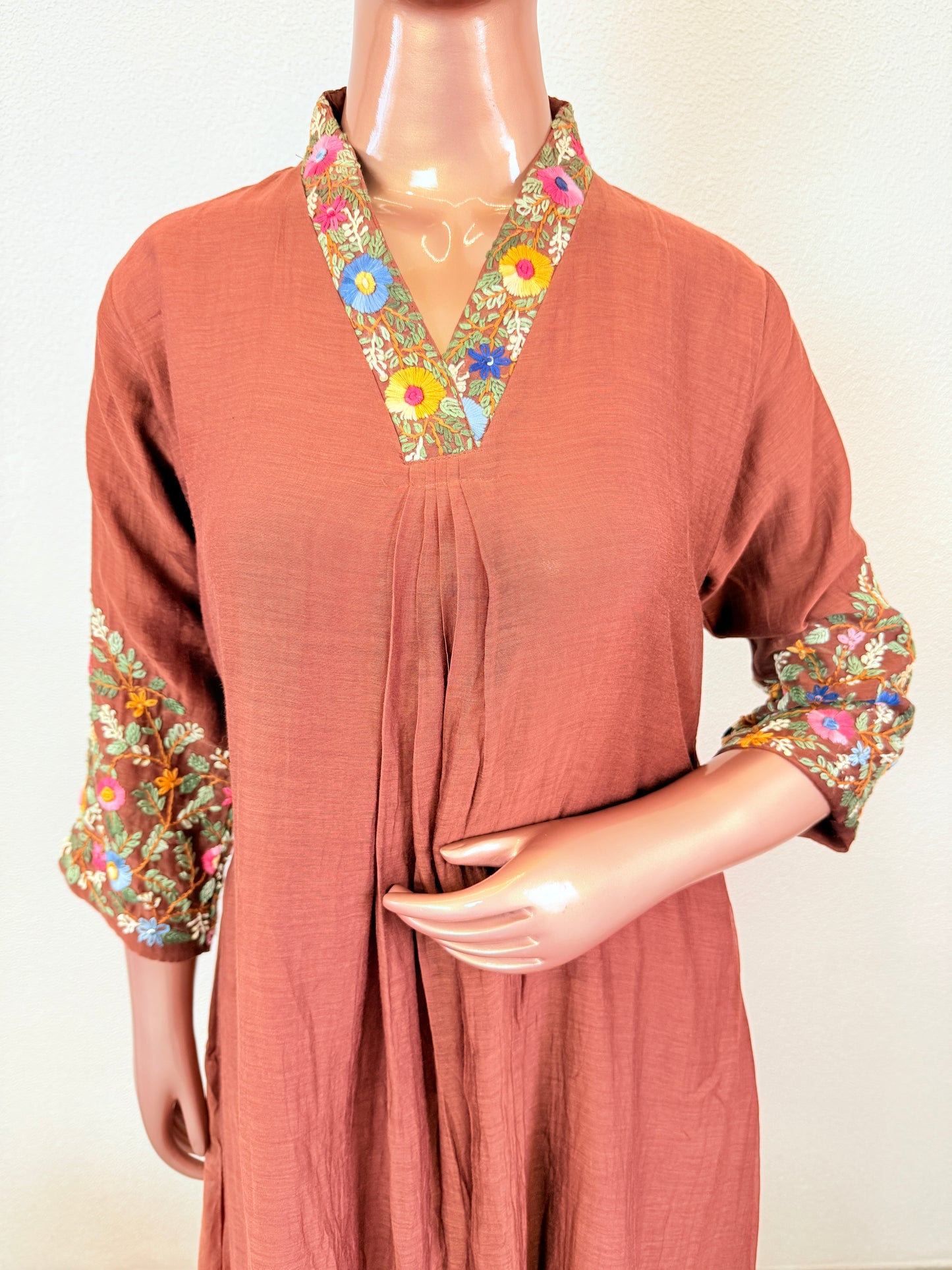 Thread Embroidered Mul Chanderi Suit Set