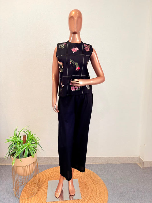 Sleeveless Coord Set with Cross-stitch Embroidery