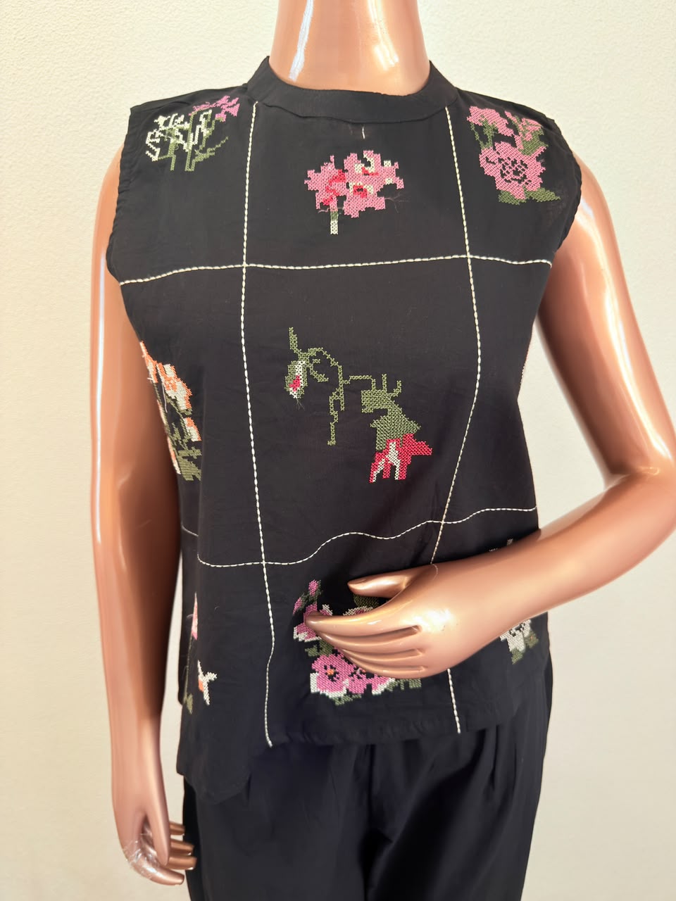 Sleeveless Coord Set with Cross-stitch Embroidery