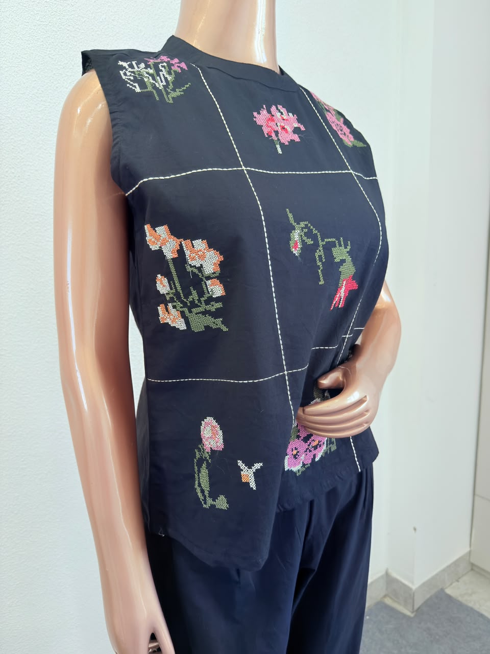 Sleeveless Coord Set with Cross-stitch Embroidery