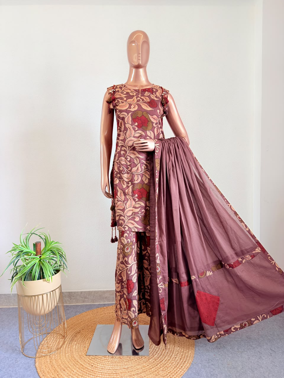 Kalamkari Print Sleeveless Kurta Set with Cowrie Tassels & Dupatta (Extra Sleeves Given)