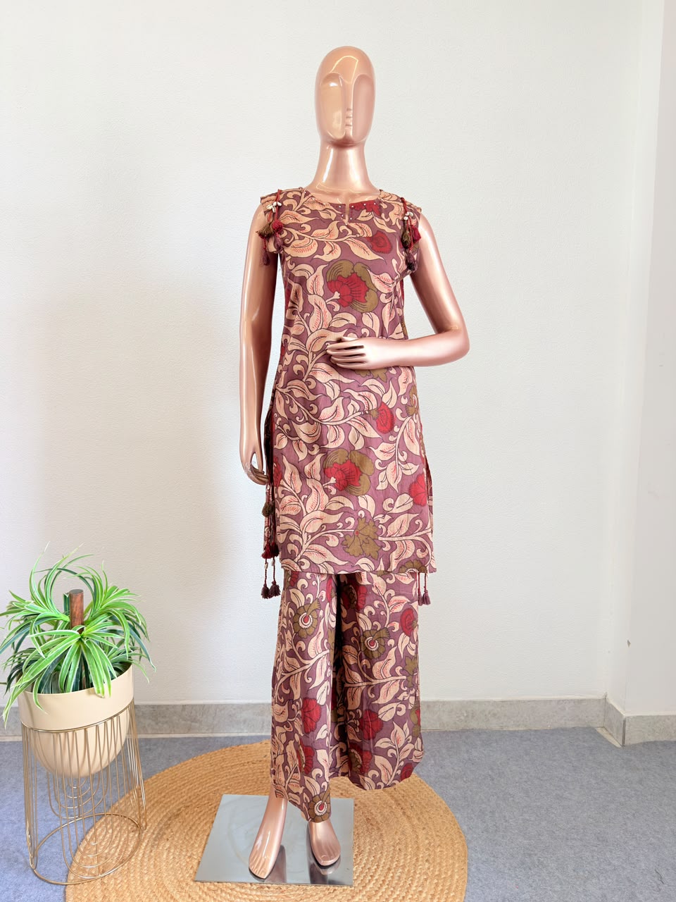 Kalamkari Print Sleeveless Kurta Set with Cowrie Tassels & Dupatta (Extra Sleeves Given)