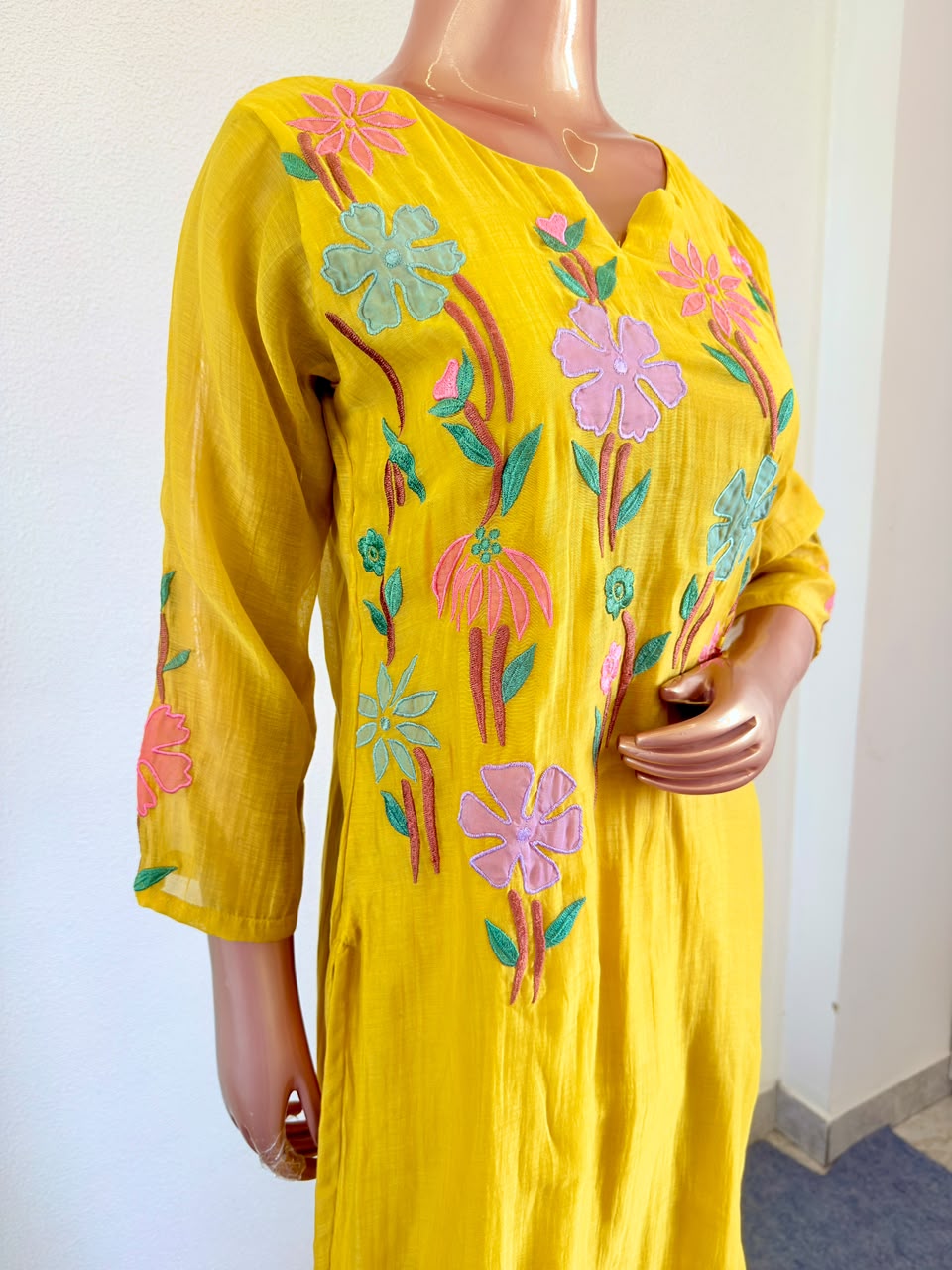 Applique Work Mul Chanderi Suit Set with Dupatta and Straight Pants