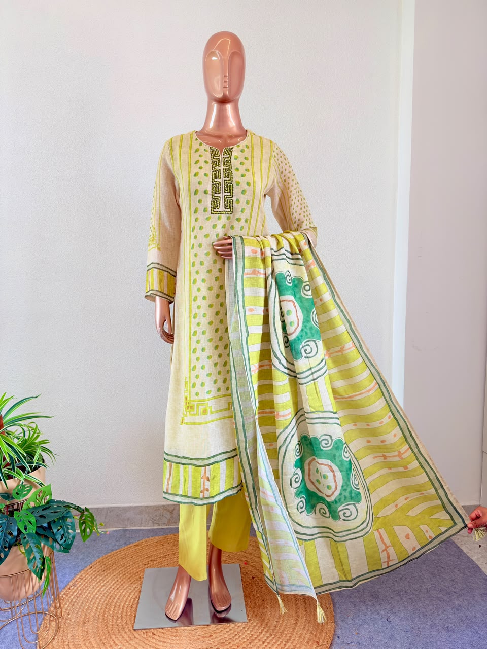 Geometric Print Linen Suit Set with Dupatta