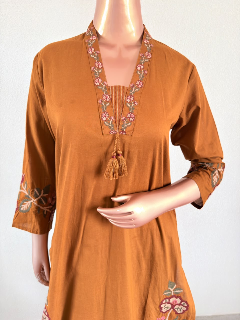 Floral Thread Embroidered V-Neck Suit Set with Crushed Dupatta
