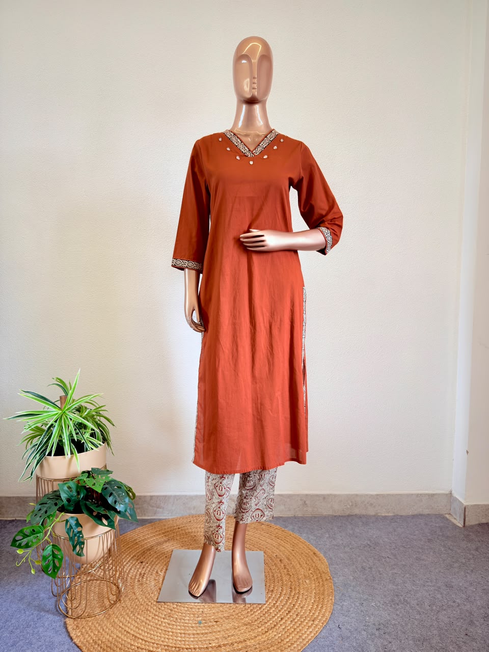 Mirror Accent V-Neck Kurta Set with Kalamkari Printed Trousers & Dupatta