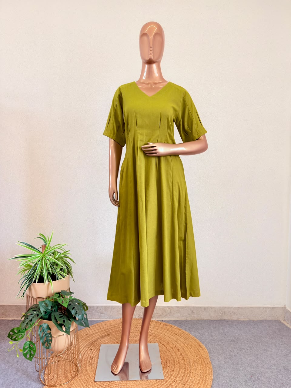 V-Neck Solid A-Line Flared Dress with Shoulder Pleats - Green