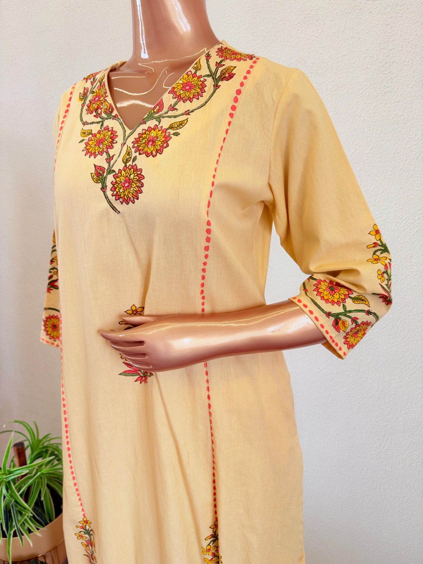 Floral Embroidered V-Neck Kurta Set with Trousers & Printed Kota Doria Dupatta