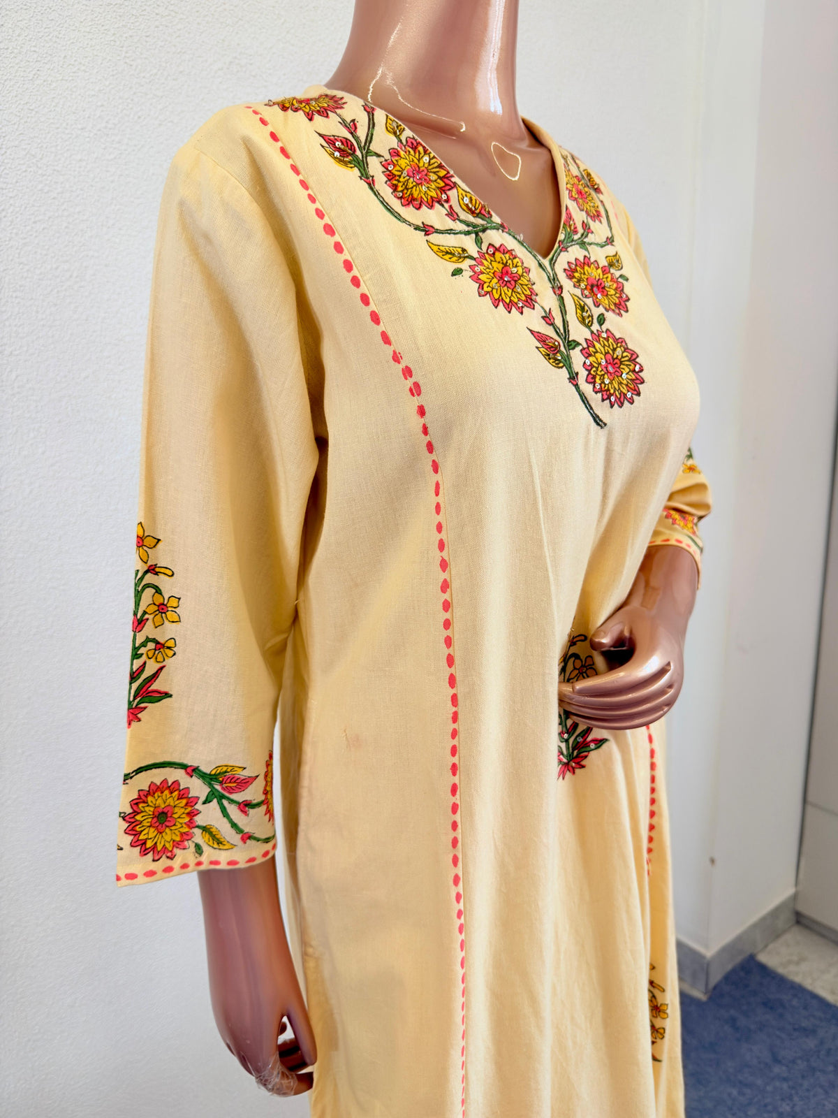 Floral Embroidered V-Neck Kurta Set with Trousers & Printed Kota Doria Dupatta