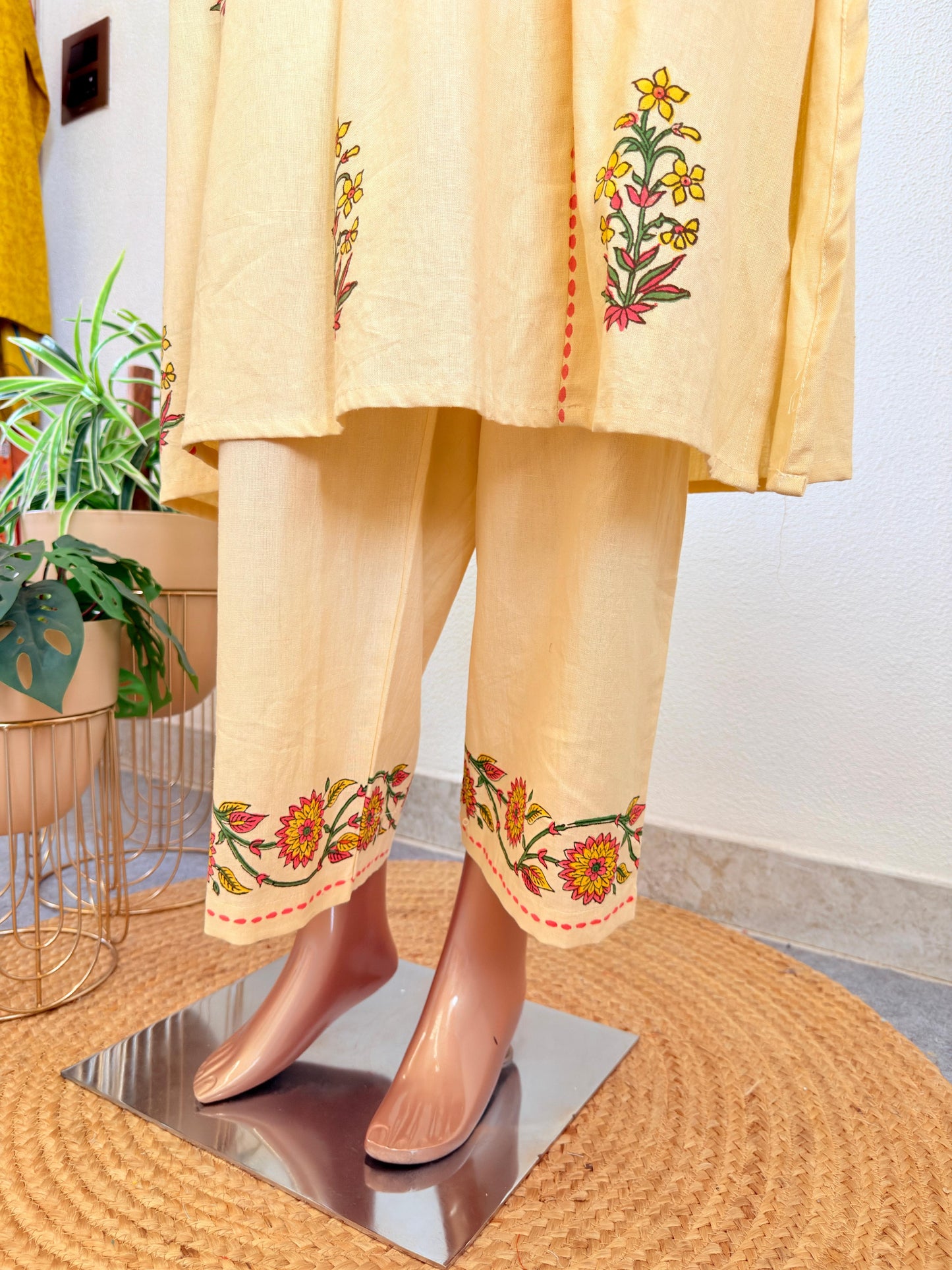 Floral Embroidered V-Neck Kurta Set with Trousers & Printed Kota Doria Dupatta