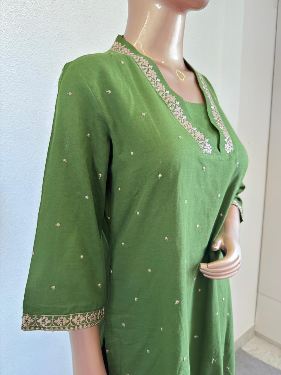Embroidered V-Neck Linen Suit Set with Trousers & Zari Border Dupatta