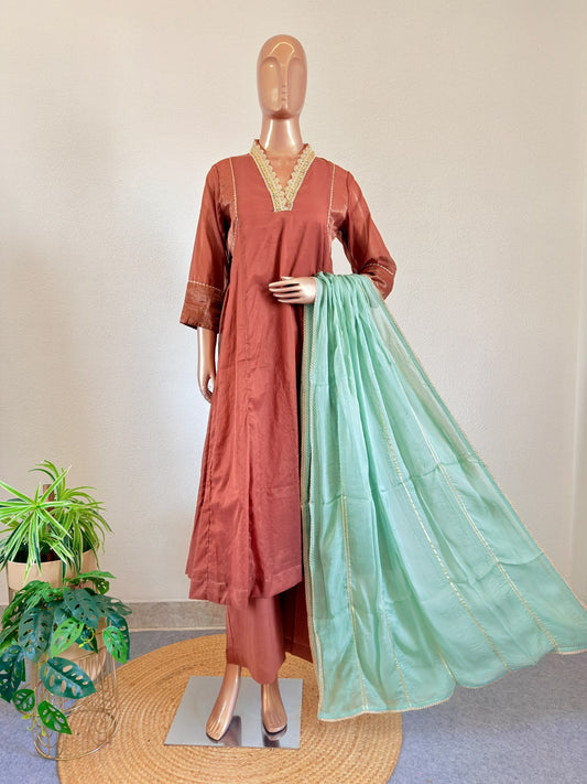 Mul Chanderi Suit Set with Embroidered V-Neck And Contrast Organza Dupatta