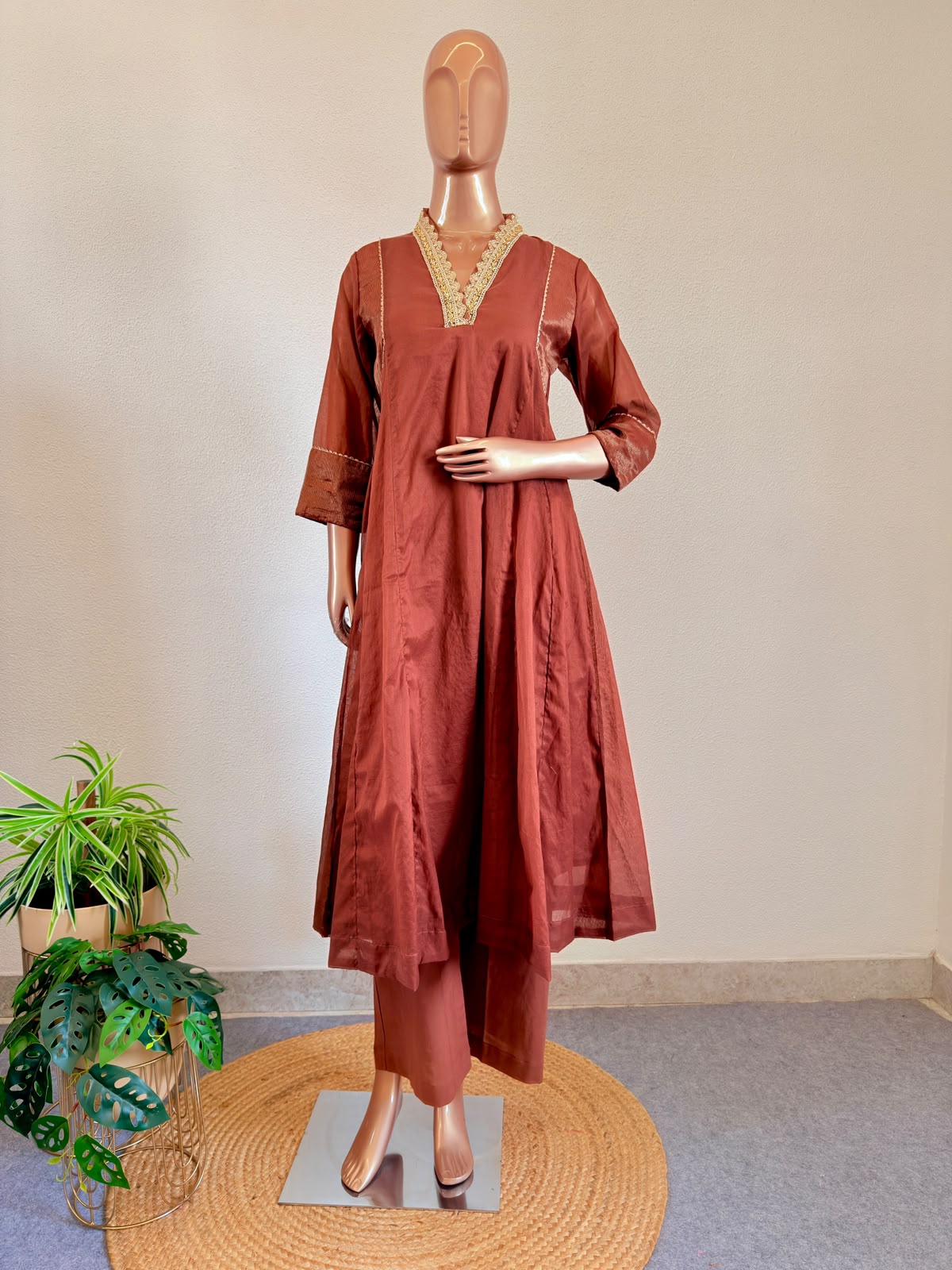 Mul Chanderi Suit Set with Embroidered V-Neck And Contrast Organza Dupatta