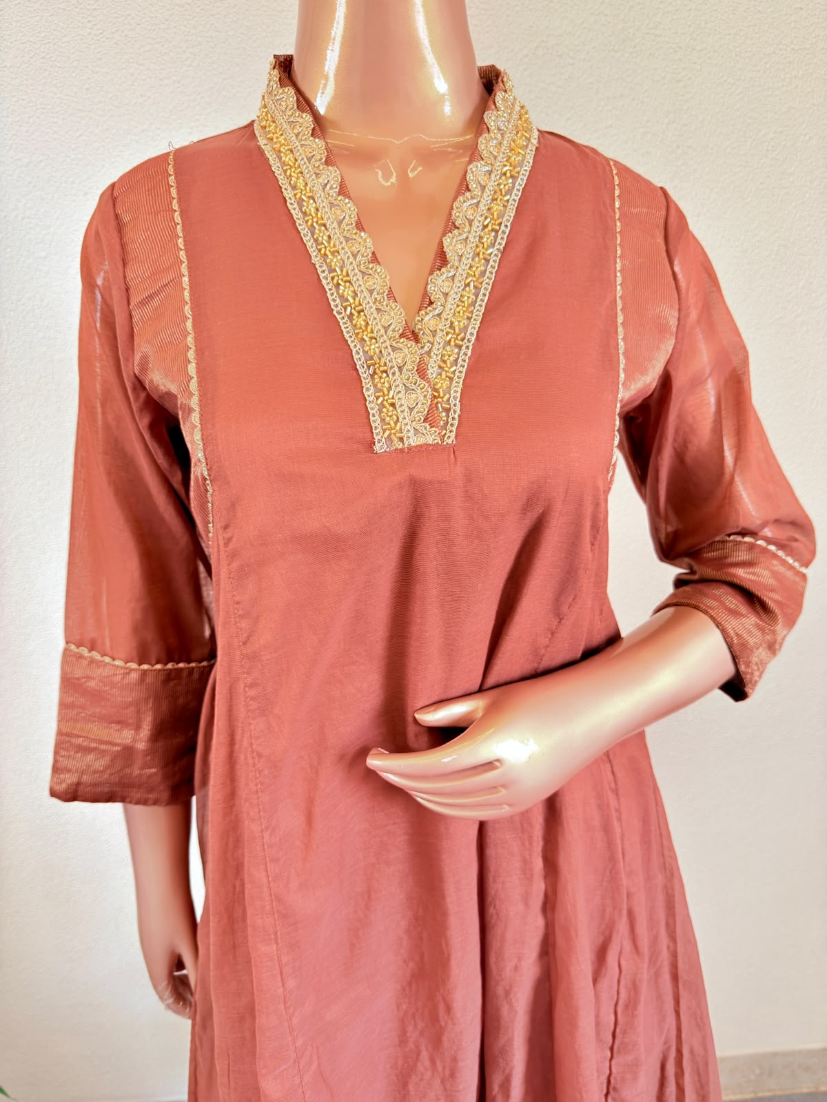 Mul Chanderi Suit Set with Embroidered V-Neck And Contrast Organza Dupatta