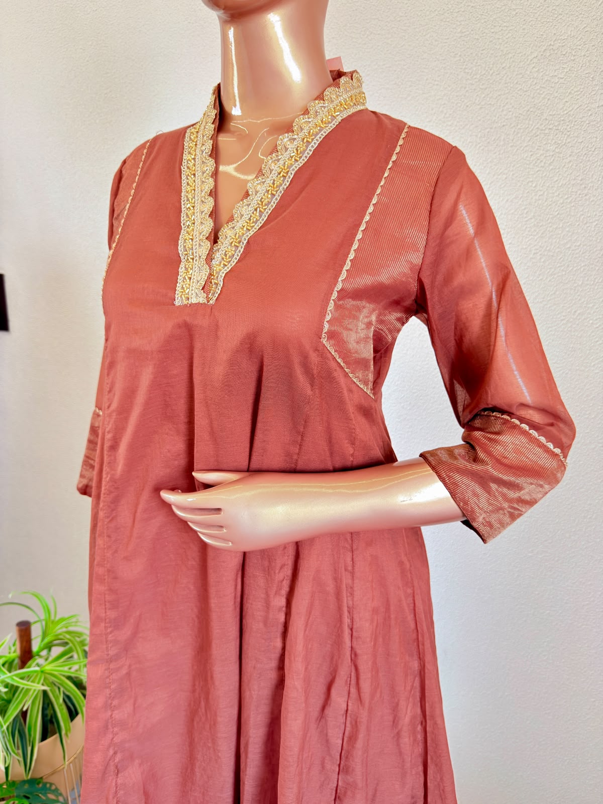 Mul Chanderi Suit Set with Embroidered V-Neck And Contrast Organza Dupatta