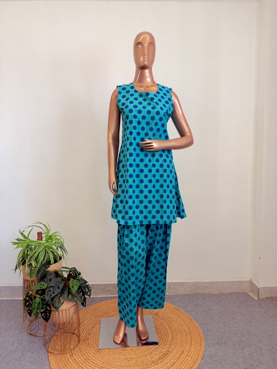 Lace Neckline Kota Doriya Kurta Set with Polka Dot Farsi Salwar & Inner