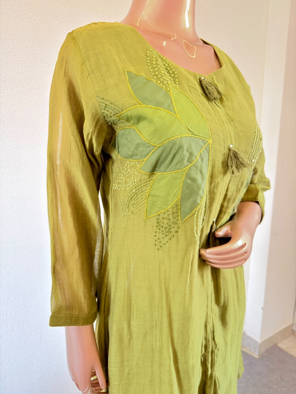 Leaf Applique Mul Chanderi Co-Ord Set with Sequin & Thread Embroidery