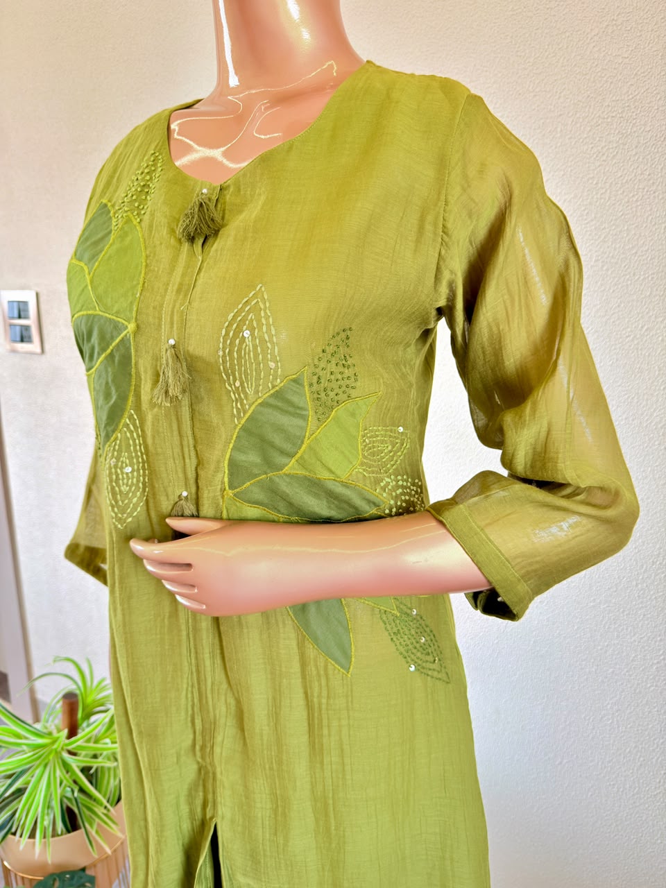 Leaf Applique Mul Chanderi Co-Ord Set with Sequin & Thread Embroidery