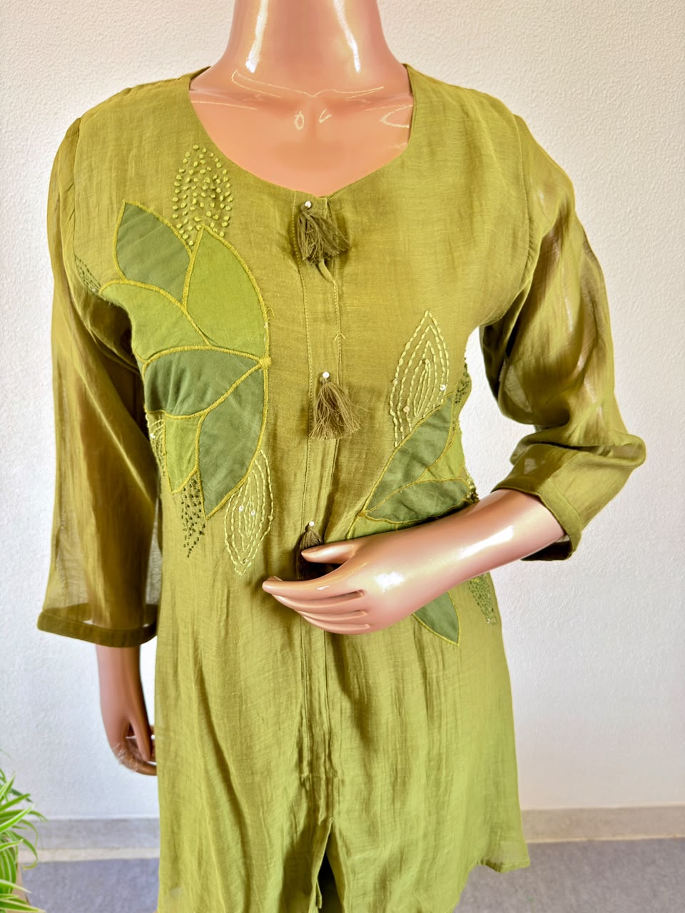 Leaf Applique Mul Chanderi Co-Ord Set with Sequin & Thread Embroidery