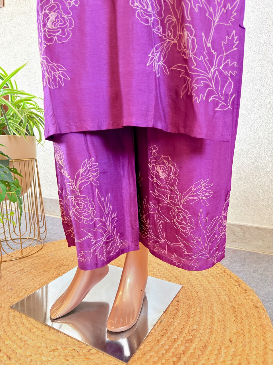 Thread Embroidered Premium Dola Silk Suit Set with Scalloped Organza Dupatta
