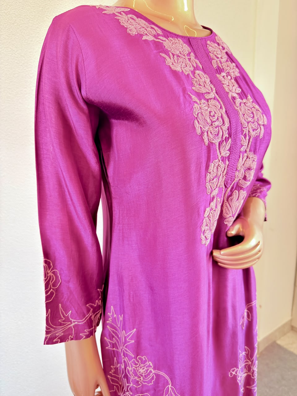 Thread Embroidered Premium Dola Silk Suit Set with Scalloped Organza Dupatta