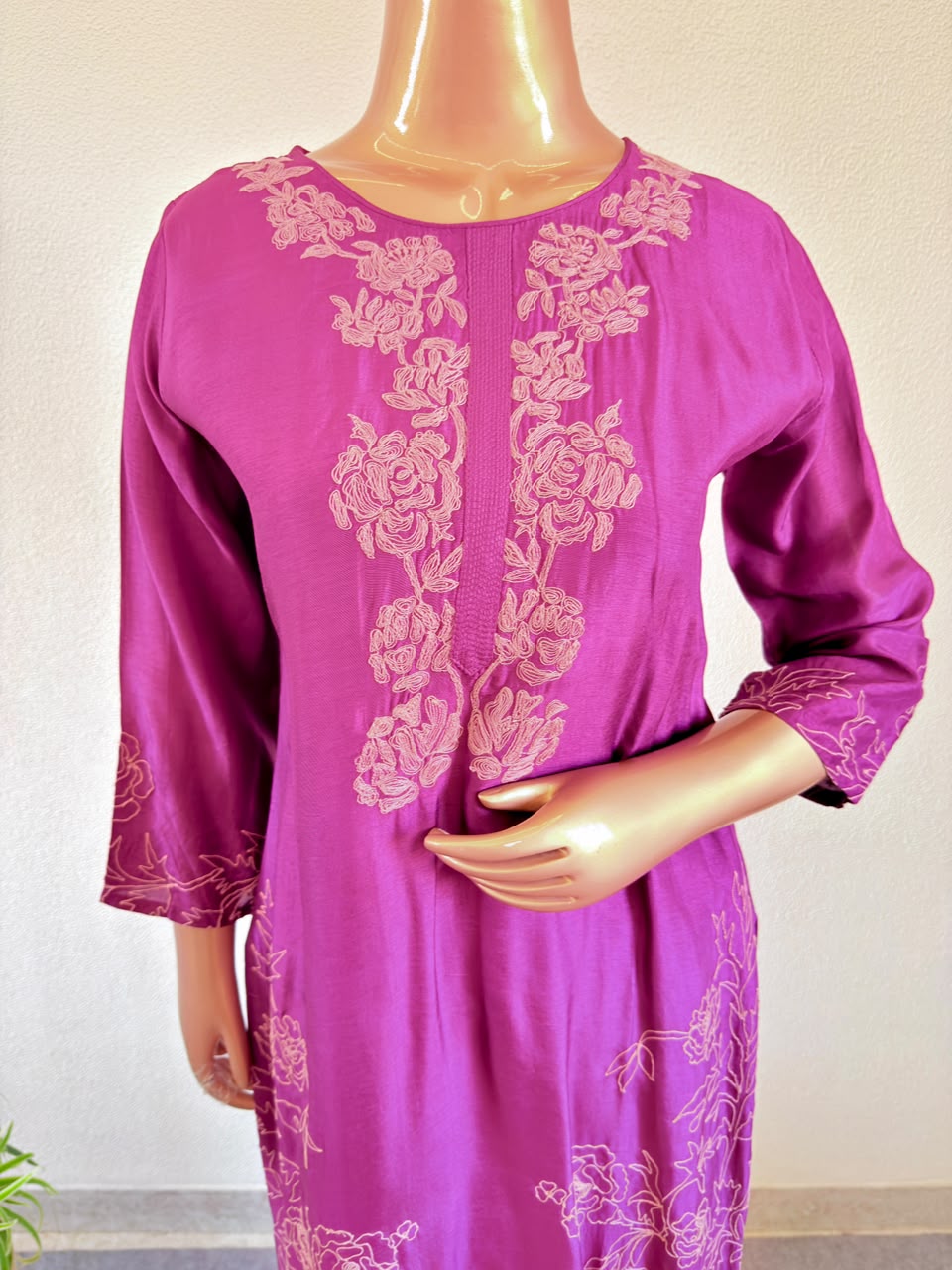 Thread Embroidered Premium Dola Silk Suit Set with Scalloped Organza Dupatta