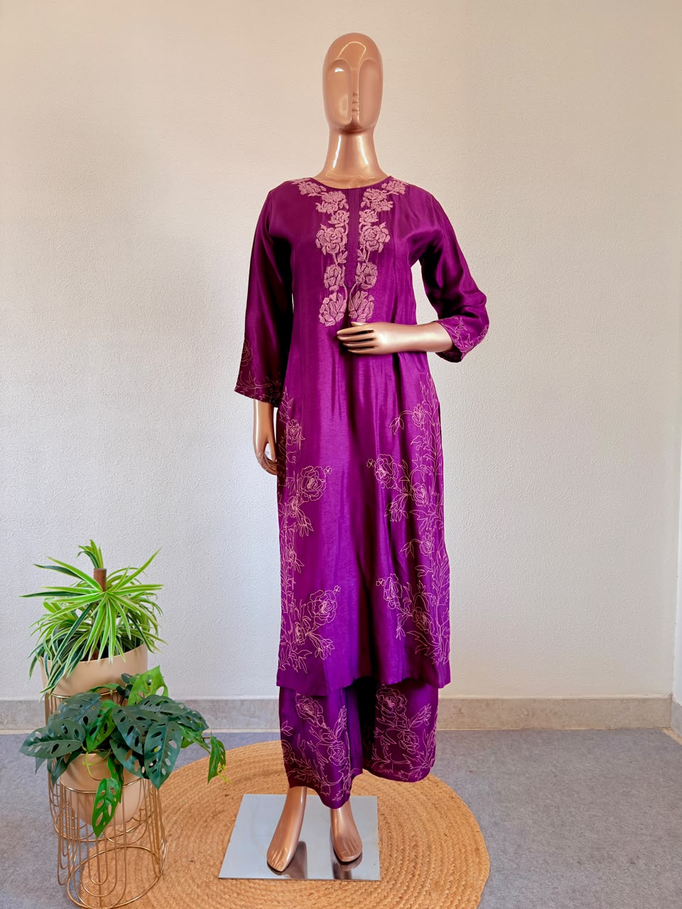 Thread Embroidered Premium Dola Silk Suit Set with Scalloped Organza Dupatta