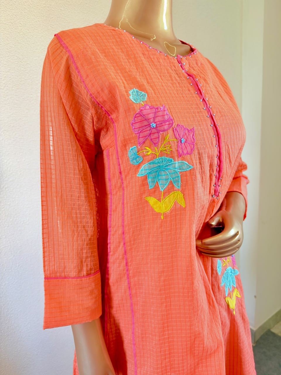 Mul Chanderi Short A-Line Suit Set with Applique Floral Motif and Farsi Salwar