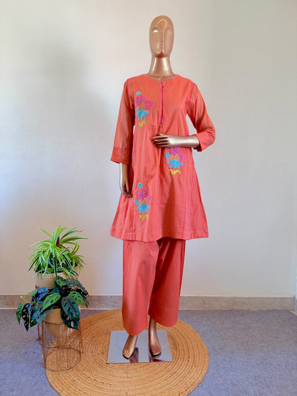 Mul Chanderi Short A-Line Suit Set with Applique Floral Motif and Farsi Salwar