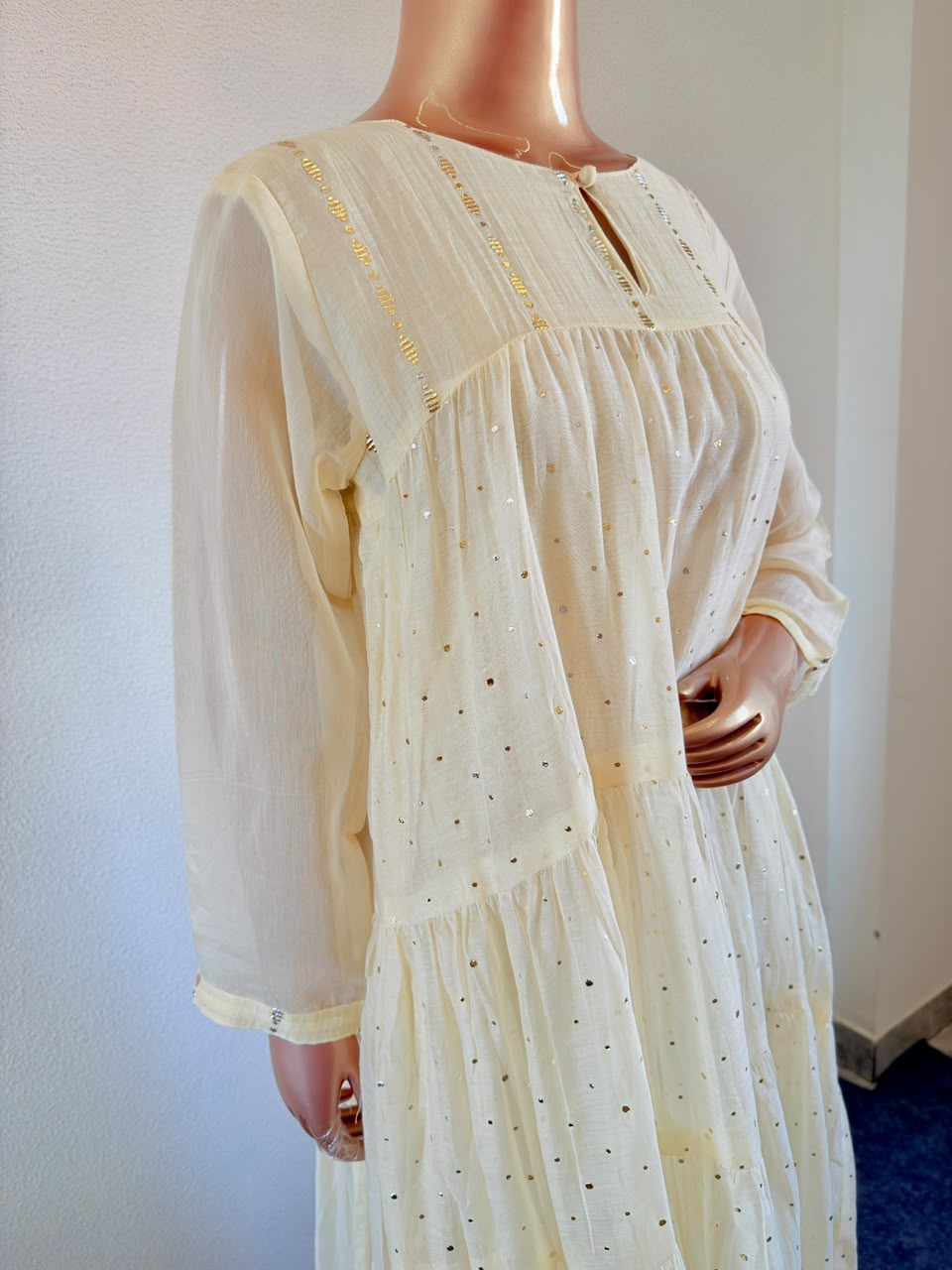 Ivory Mul Chanderi Tiered Pattern Suit with False Mukaish Work and Digital Print Floral Organza Dupatta
