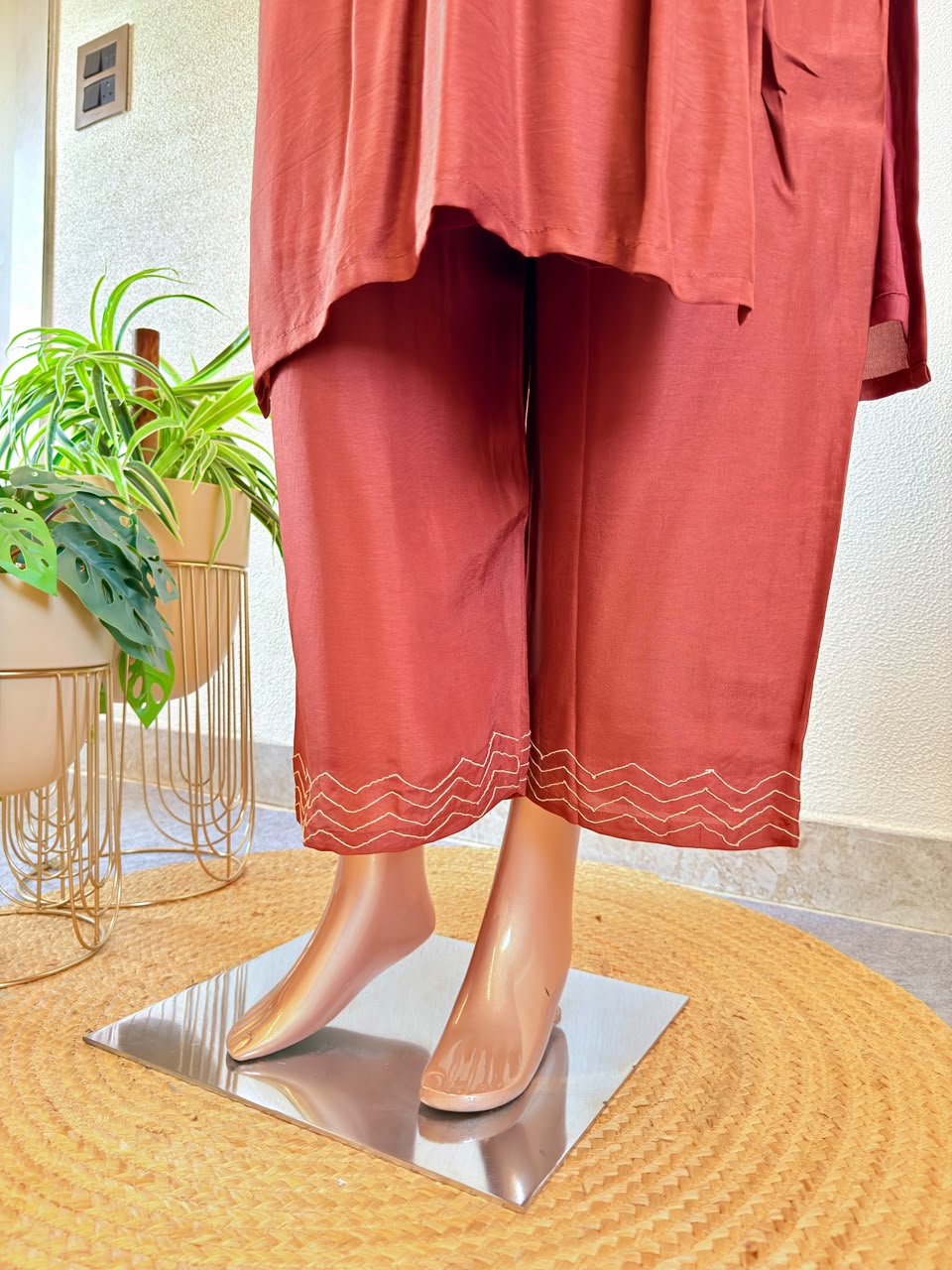 Linear Thread-Embroidered Premium Silk Suit Set with Floral Scallop Organza Dupatta