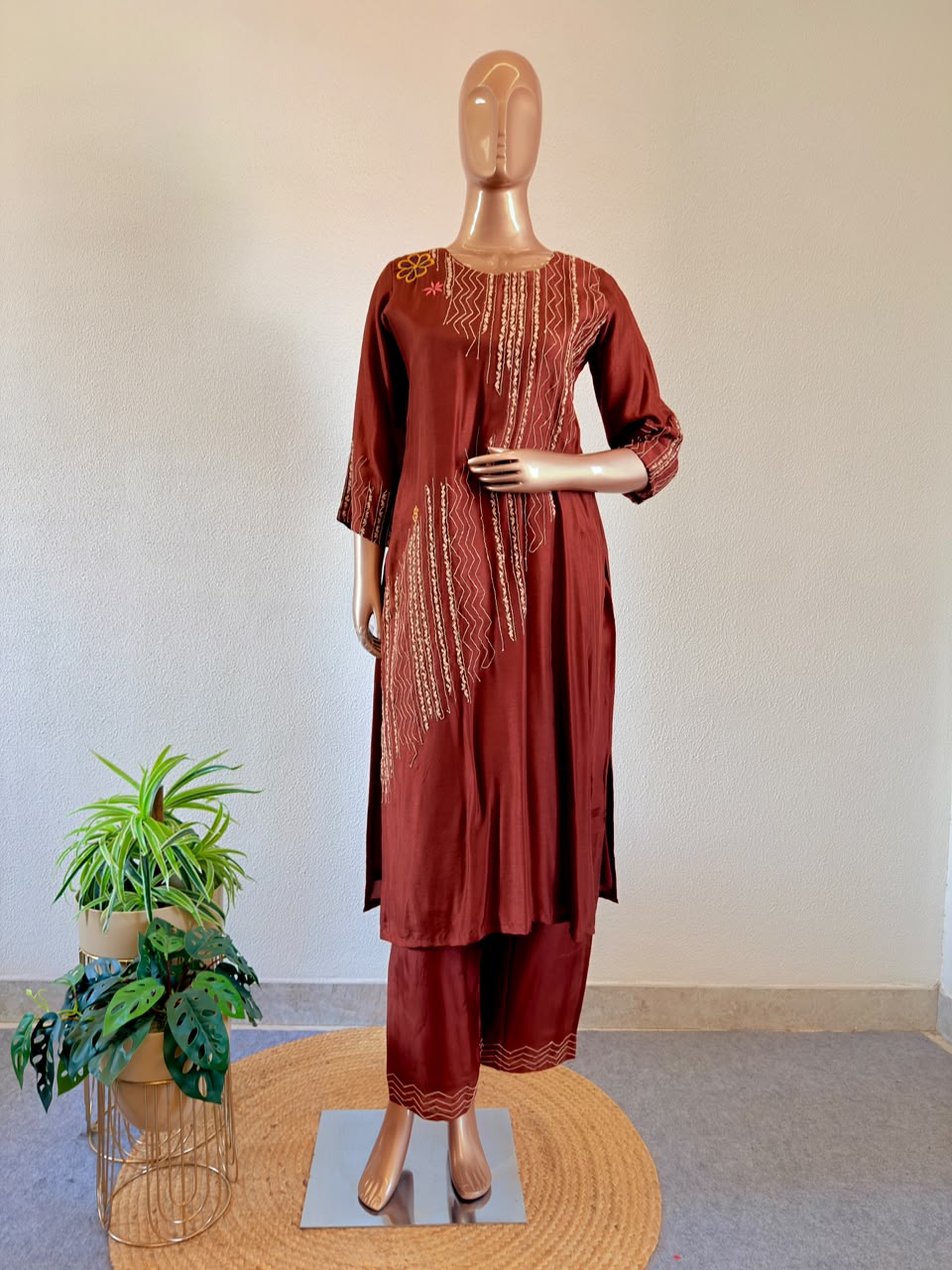 Linear Thread-Embroidered Premium Silk Suit Set with Floral Scallop Organza Dupatta