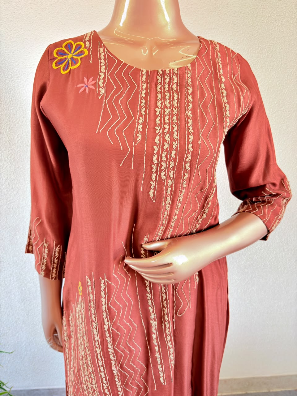 Linear Thread-Embroidered Premium Silk Suit Set with Floral Scallop Organza Dupatta