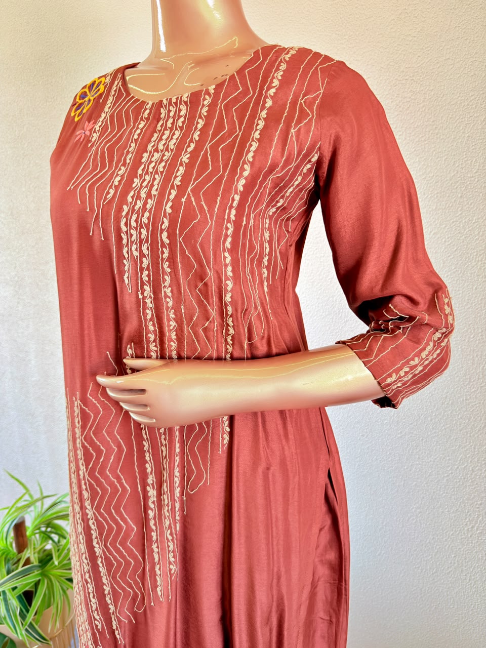 Linear Thread-Embroidered Premium Silk Suit Set with Floral Scallop Organza Dupatta