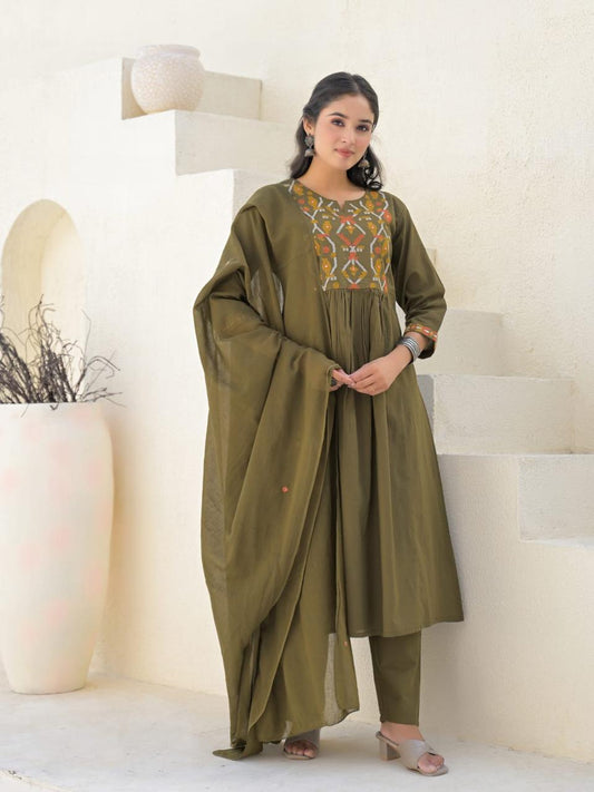Slub Cotton Suit Set with Embroidered Yoke